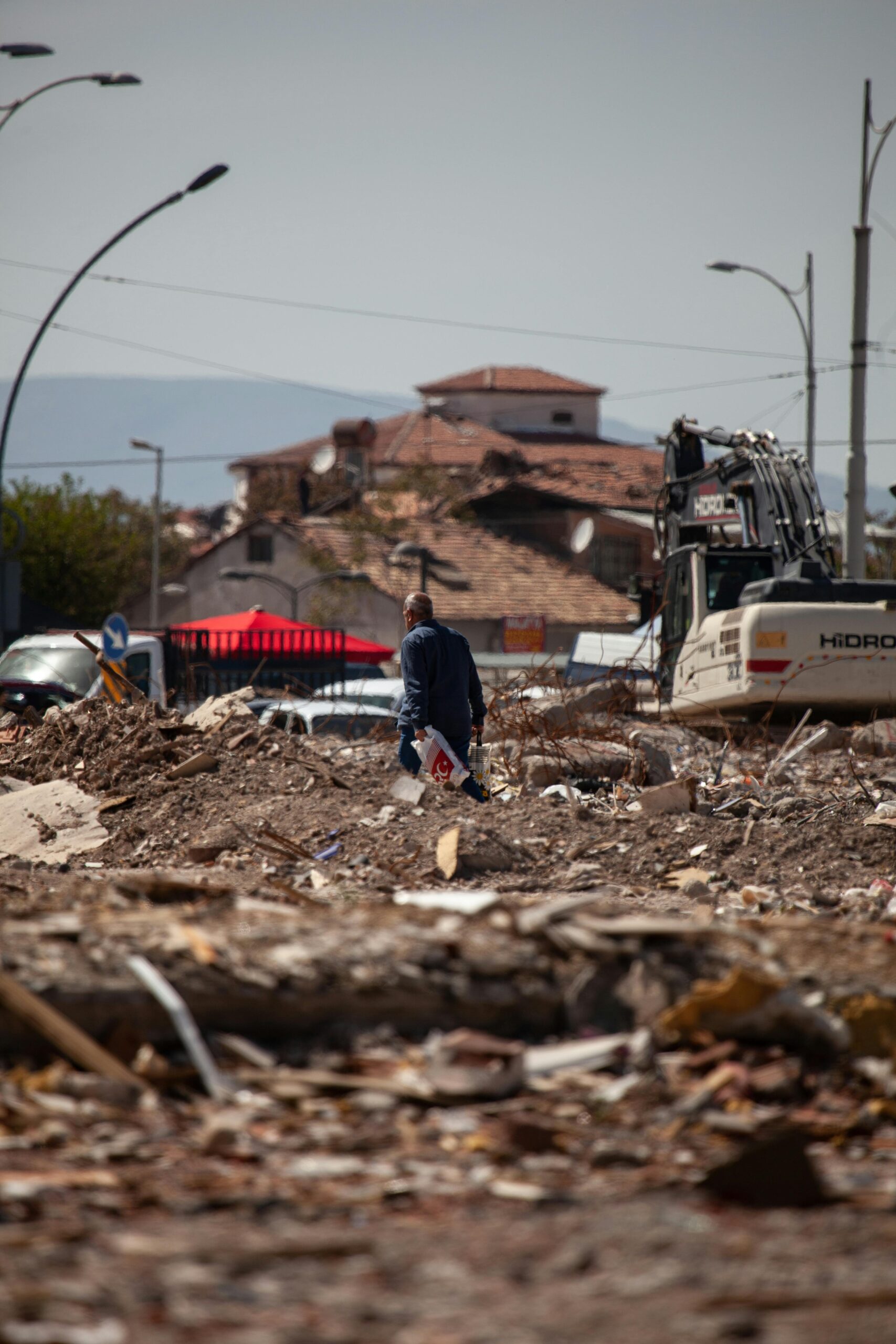 İDARENİN HUKUKİ SORUMLULUĞU ORTADAN KALDIRAN VEYA AZALTAN HALLER